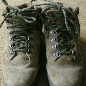 Woman's Alpine Hi-Tec hiking boots 6 1/2 USA